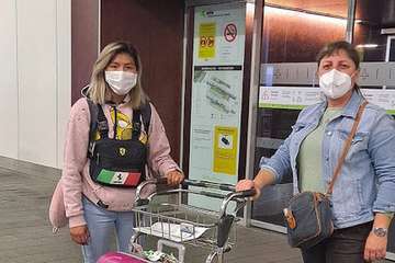 La internacional boliviana Ticona llega al Teldeportivo tras una larga espera/TA.